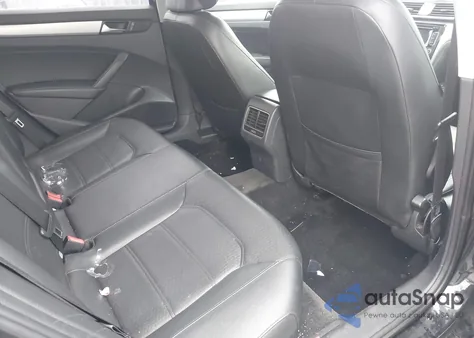 2013 Volkswagen Passat 2.5L Se z USA, uszkodzony, nr VIN 1VWBP7A35DC084825